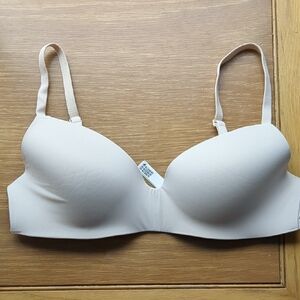 Victoria's Secret Pink Wear Everywhere Wireless Cream Bra